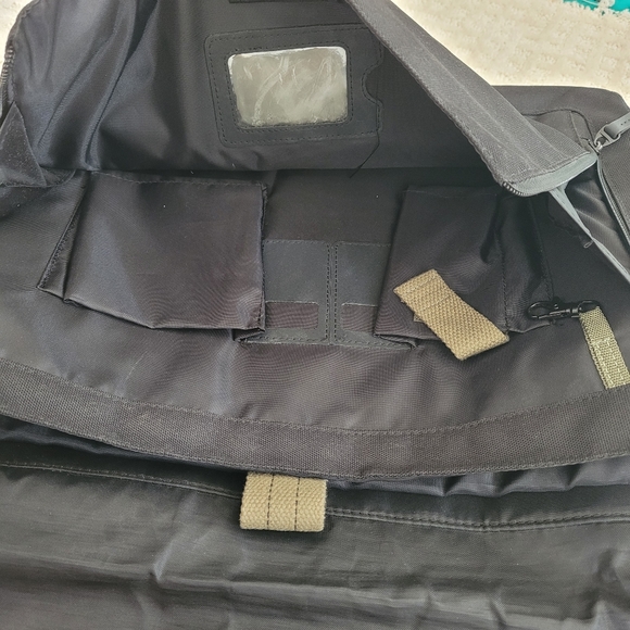 TARGUS Green & Black Laptop Case Crossbody Shoulder Messenger Bag - Picture 7 of 9